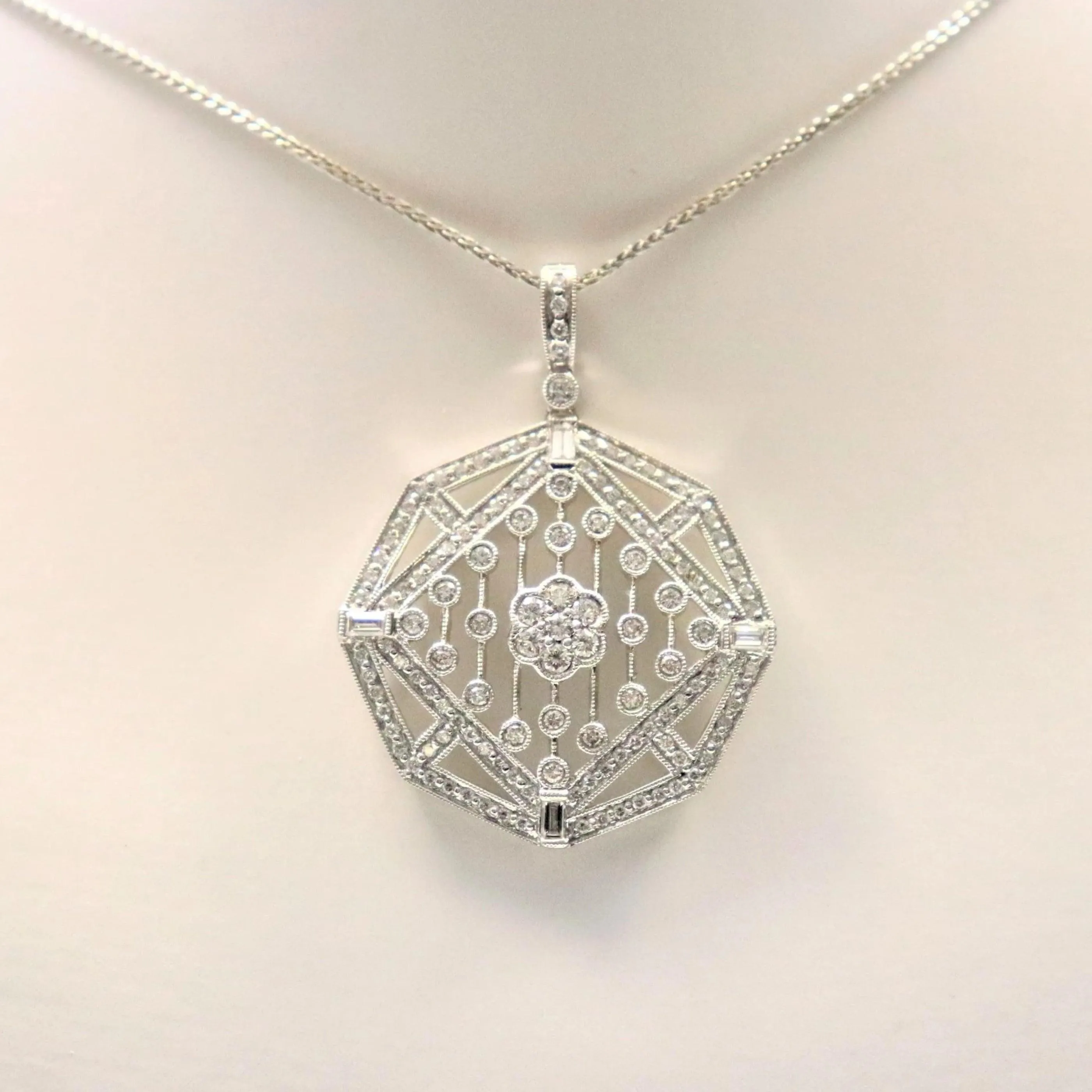 18kt White Gold Filigree Diamond Pendant