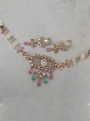 Kundan Embellished Pendant Necklace