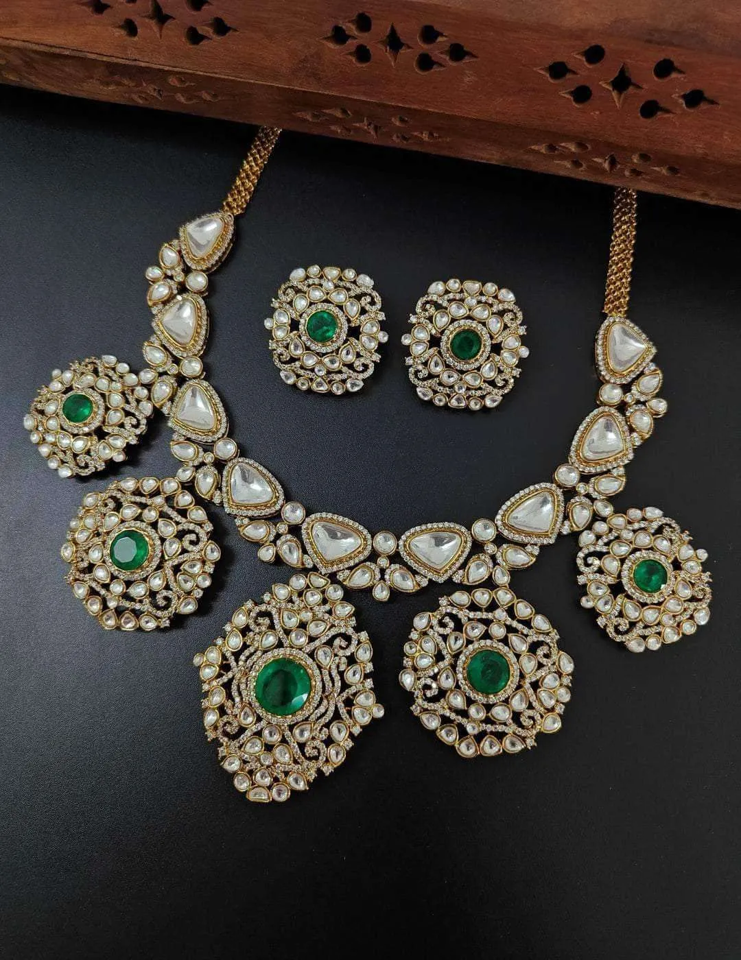 Kundan Studded Necklace Set