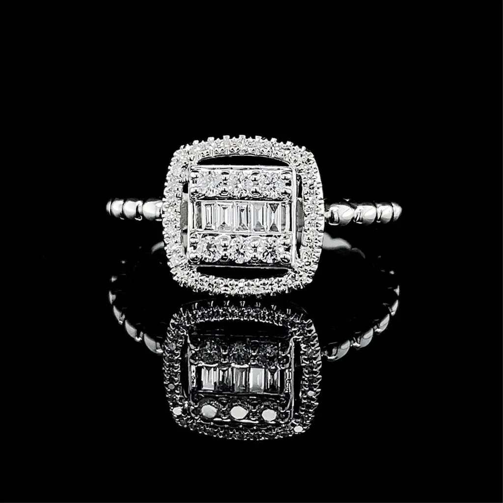 Large Classic Cushion Halo Diamond Ring 14kt