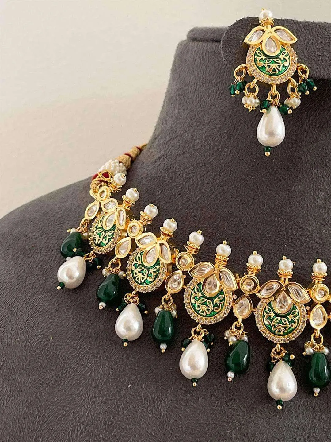 Pachi Kundan Choker And Earrings Set