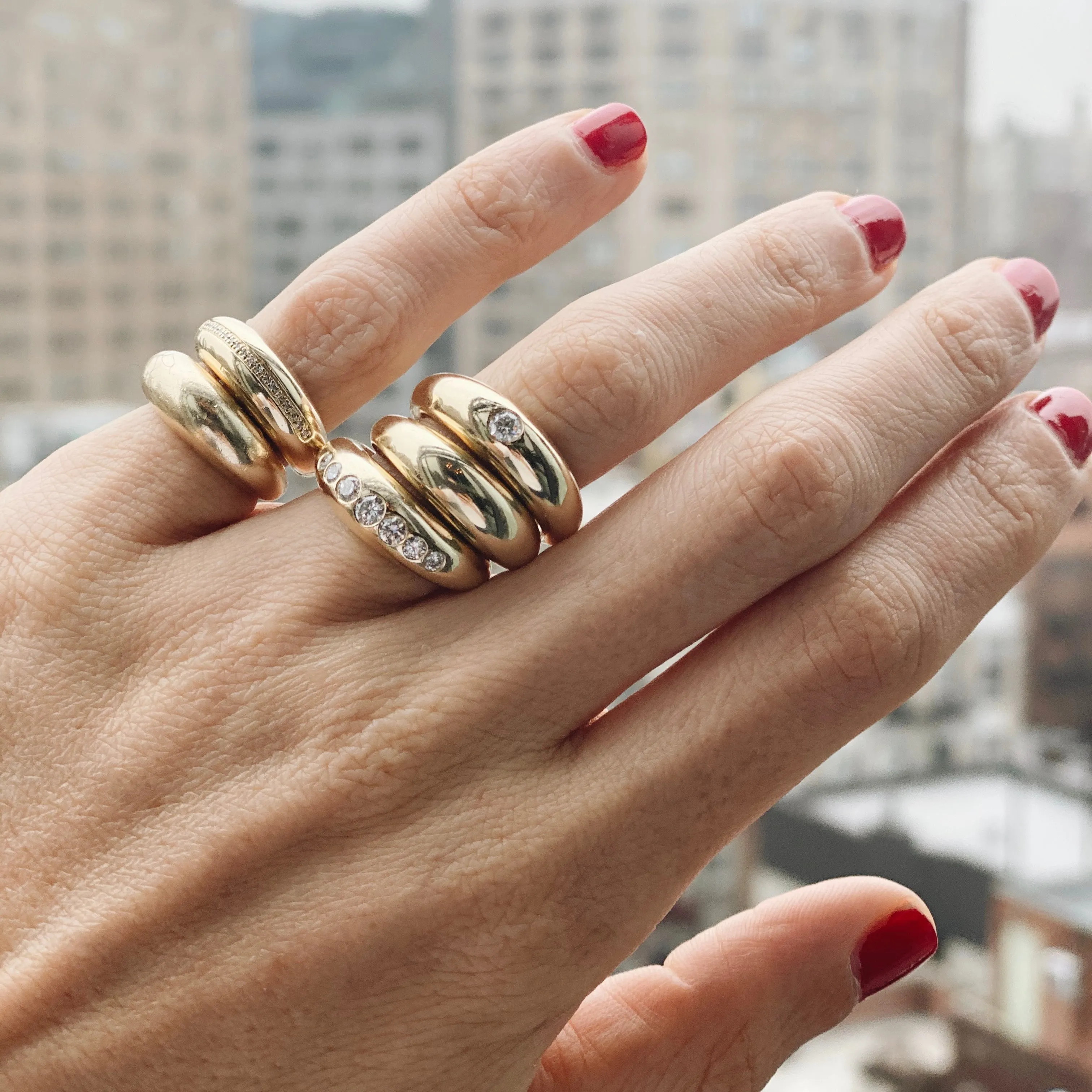 Small Balloon Ring with Ascending White Diamonds