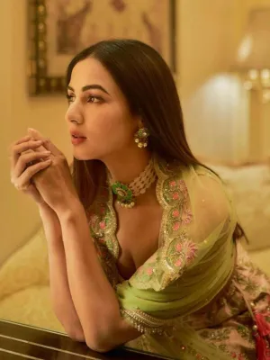 Sonal Chauhan In Precious Choker Beaded Necklace Set